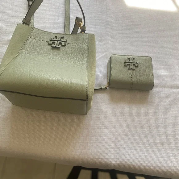 Tory Burch light green (Pine Frost) Crossbody Bag with matching wallet - Picture 1 of 16